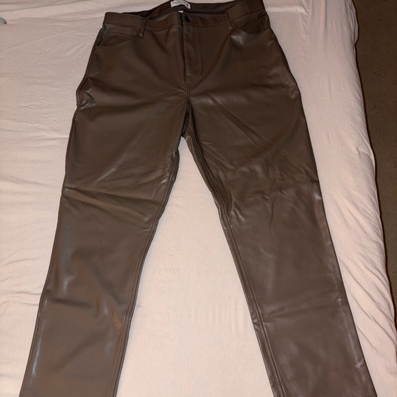 Abercrombie & Fitch Pants - Abercrombie & Fitch 90’s Ultra High Rise Vegan Leather Pant